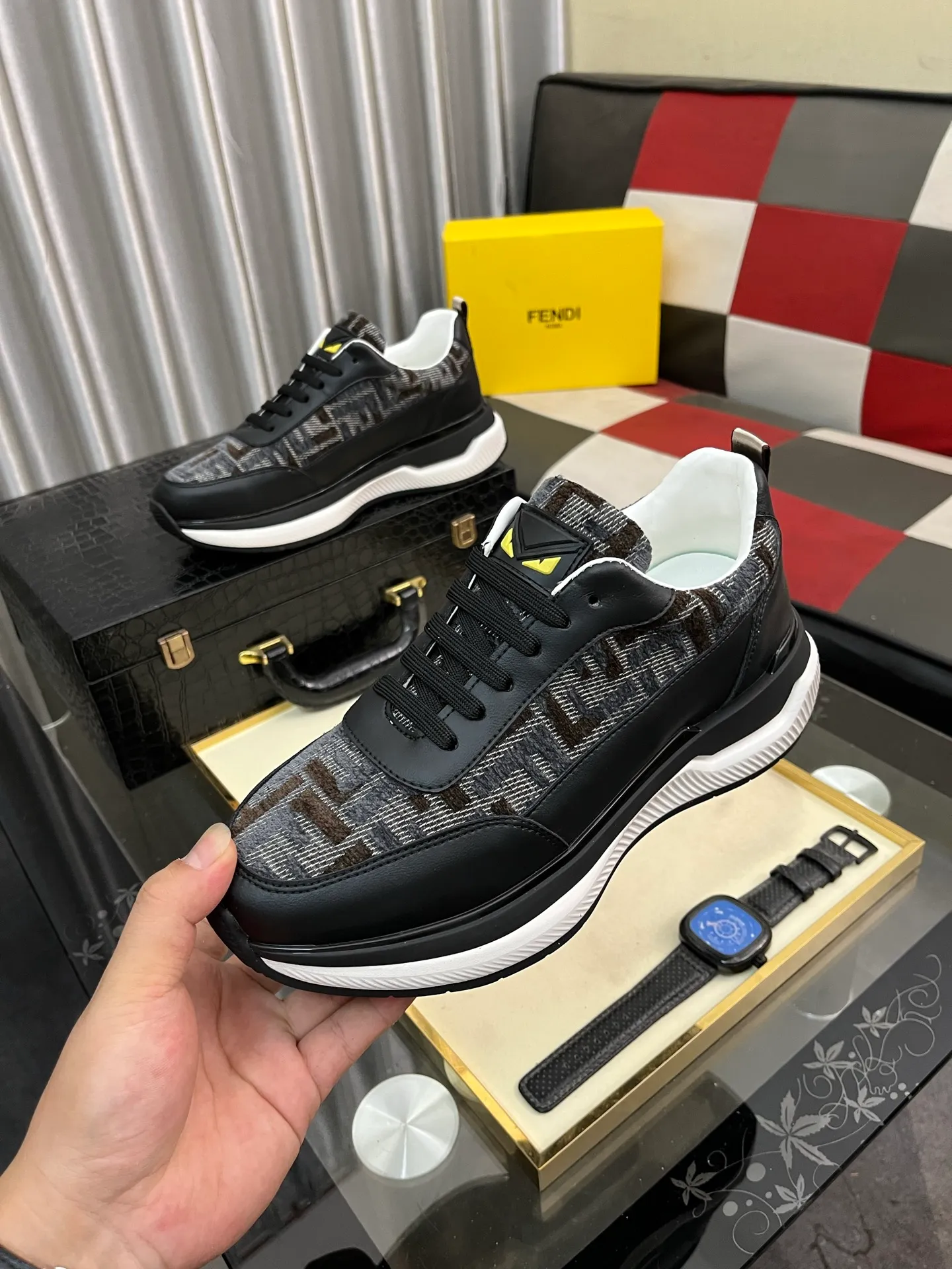 Men's Men's Shoes💰458⌚️⌚️[FENDI] Fendi's classic and comfortable men's, this complex sneaker is made of soft calfskin➕genuine leather lining➕original ultra-light rubber material with rough outsole. This unique light style is suitable for the casual and refined sensibility of this season. It is comfortable and natural on the feet. It is an everyday style for casual travel in autumn and winter! 38−444️⃣colors available